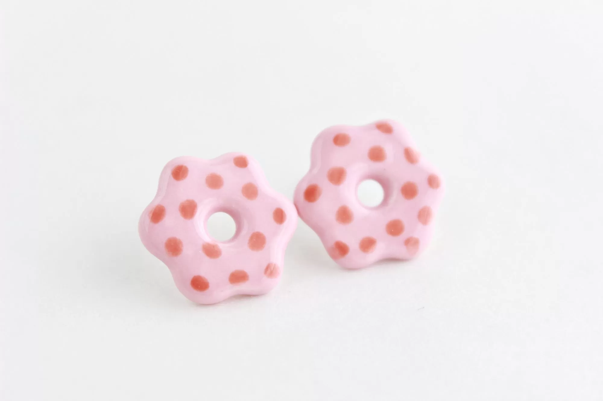 Colored Dot Cutout Flower Stud Earrings