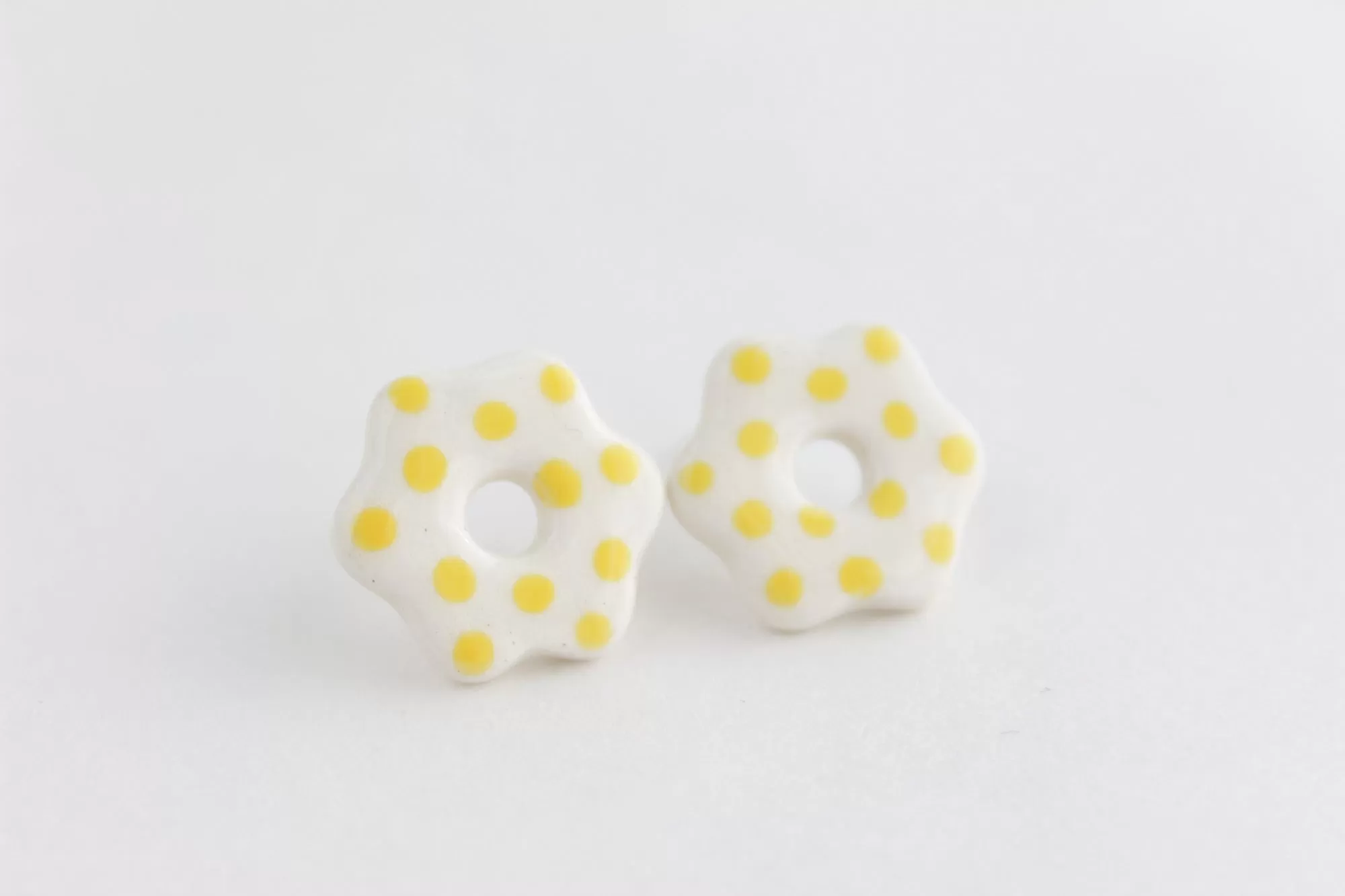 Colored Dot Cutout Flower Stud Earrings