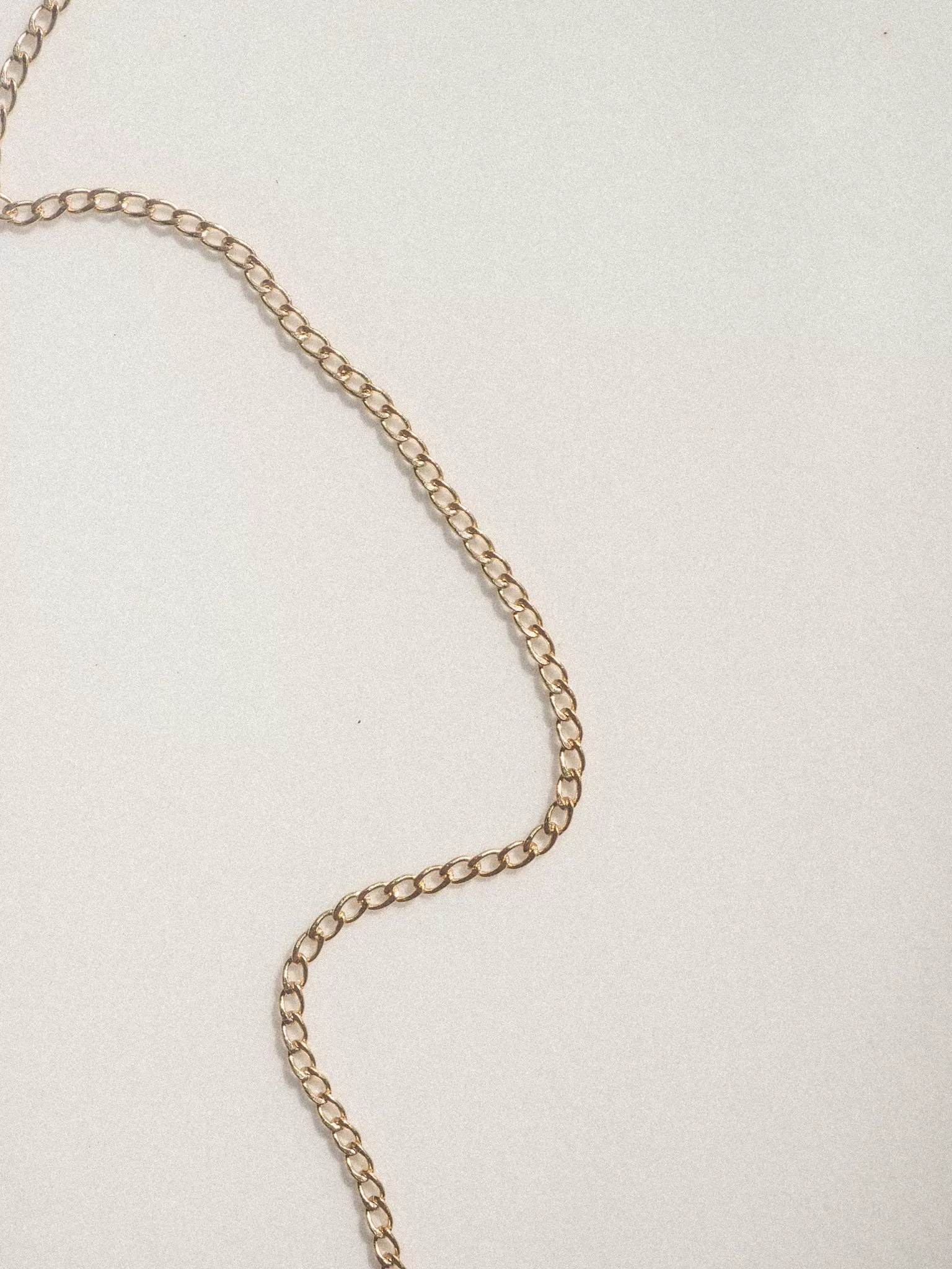 LIGHT CHAIN NECKLACE